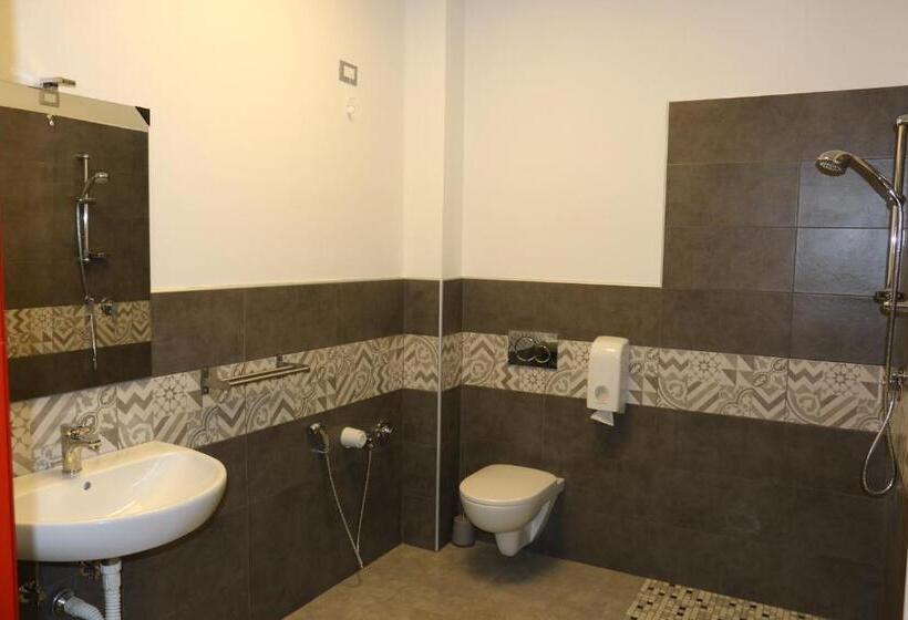 اتاق استاندارد چهار تخته, Student's Hostel Parma