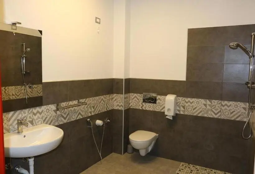 اتاق استاندارد چهار تخته, Student's Hostel Parma