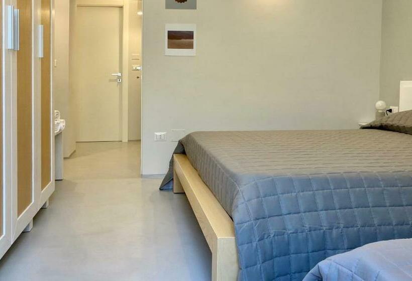 חדר סטנדרט לשלושה, Manzoniquattro