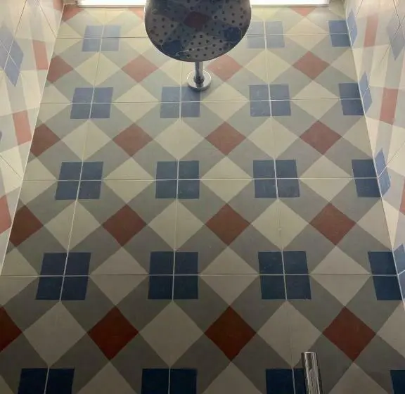 Standard Kolmen Hengen Huone, Manzoniquattro