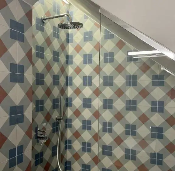 Standard Kolmen Hengen Huone, Manzoniquattro