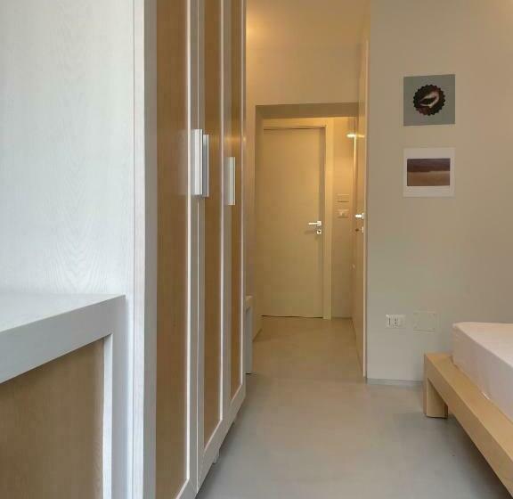 חדר סטנדרט לשלושה, Manzoniquattro