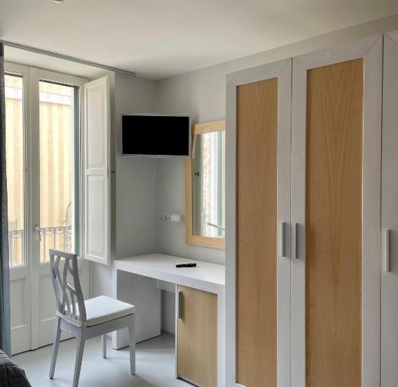 חדר סטנדרט לשלושה, Manzoniquattro