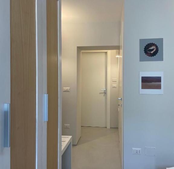 חדר סטנדרט לשלושה, Manzoniquattro