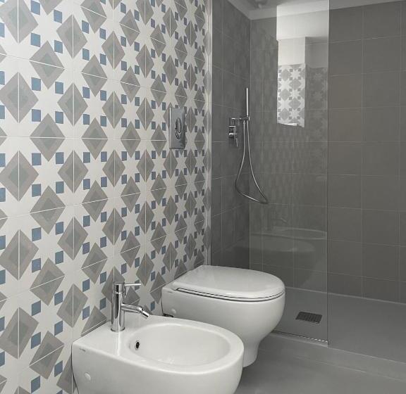 חדר סטנדרט לארבעה, Manzoniquattro