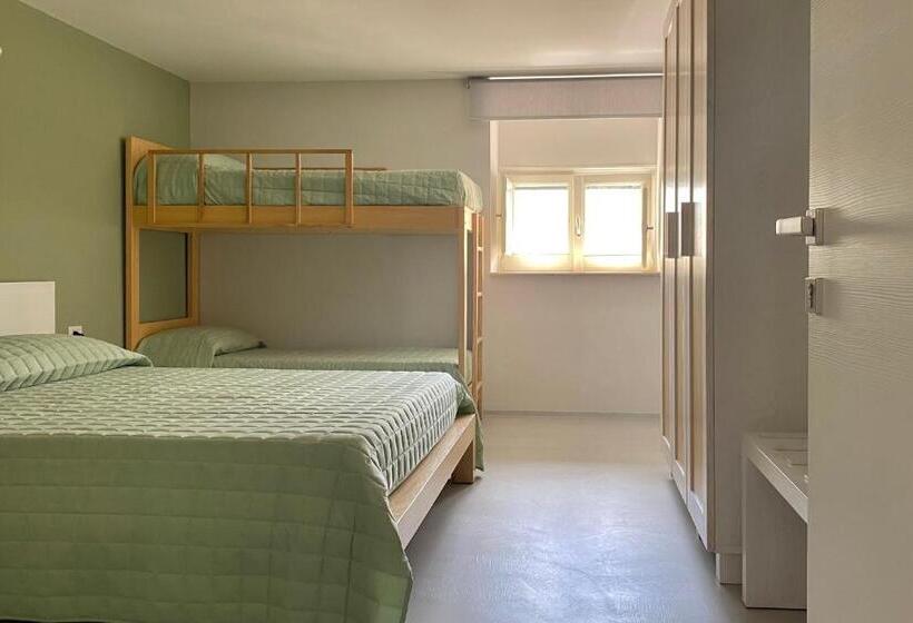 חדר סטנדרט לארבעה, Manzoniquattro