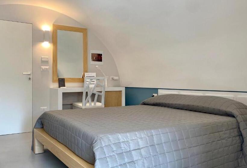 חדר סטנדרט לשלושה עם חדר אמבטיה משוף, Manzoniquattro