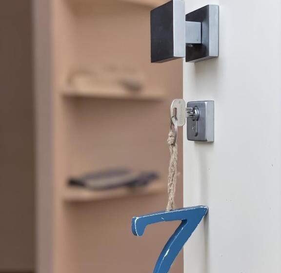 デラックスの４人部屋, 7palazzi