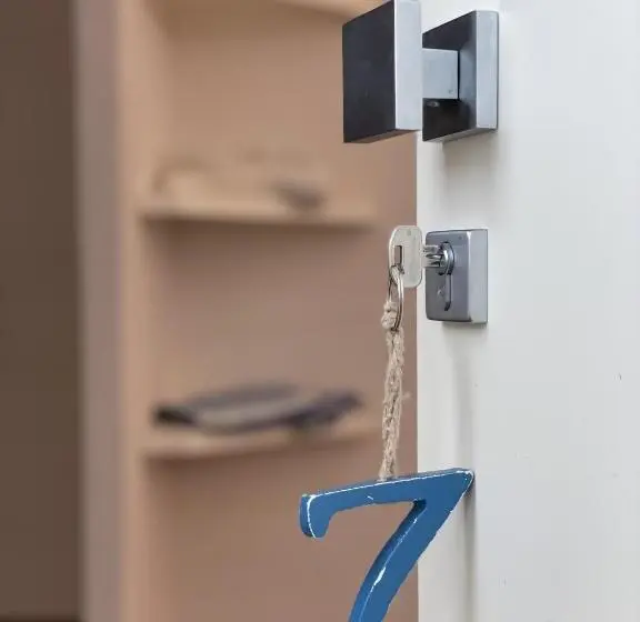 デラックスの4人部屋, 7palazzi