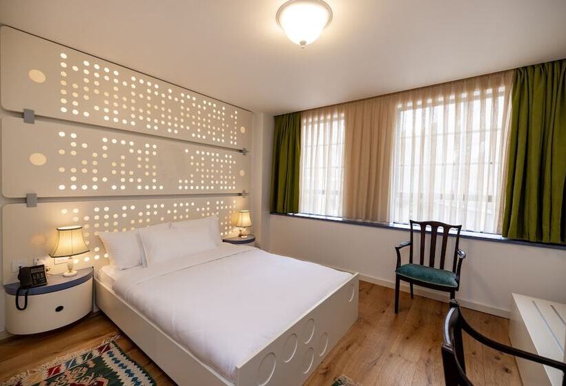 Номер Deluxe, Limehouse Library