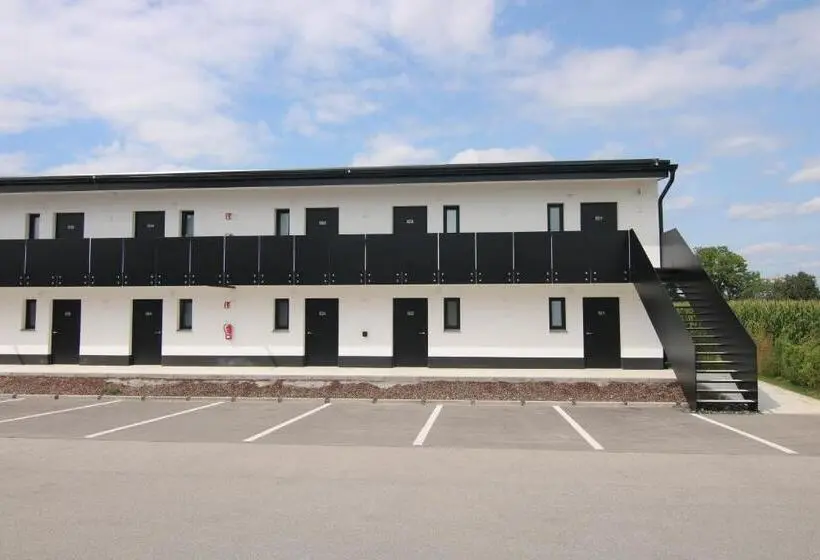Standard Yhden Hengen Invahuone, Kuf Hotel By Wmm Hotels