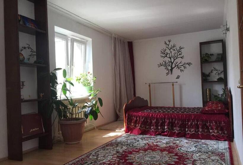 اتاق استاندارد سه نفره, Guest House On Maksimova 9
