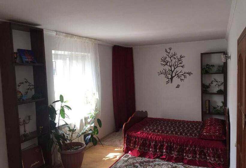 اتاق استاندارد سه نفره, Guest House On Maksimova 9