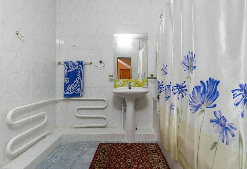 اتاق استاندارد با چشم‌انداز باغ, Guest House On Maksimova 9