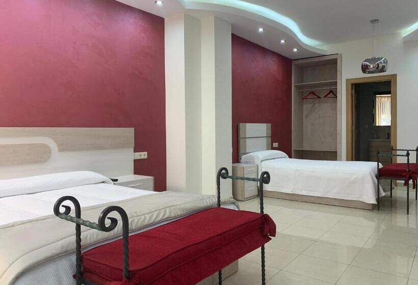 Номер Стандарт Трехместный, Hostal Poeta Machado