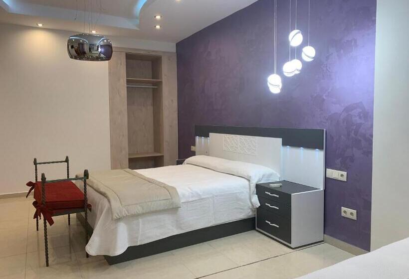 컴포트 트리플 룸, Hostal Poeta Machado