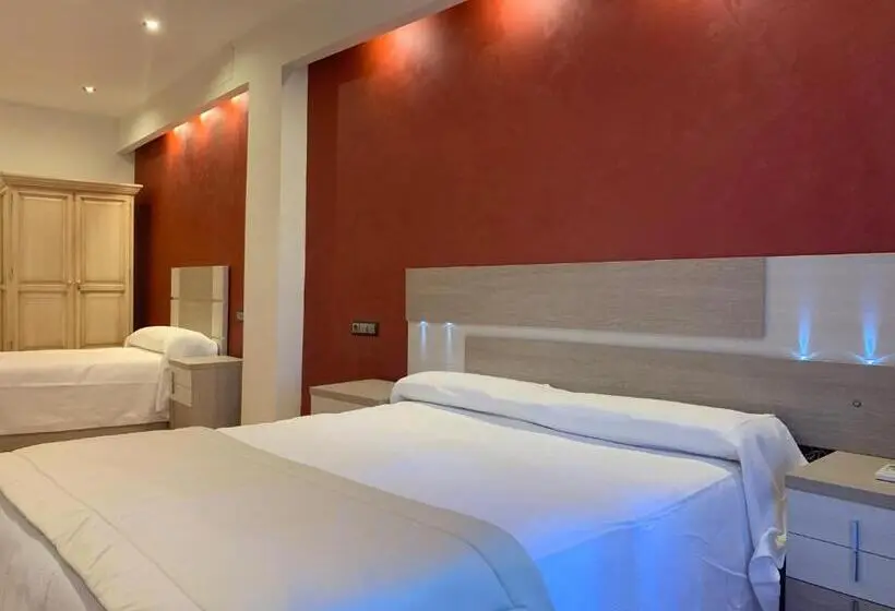 Deluxe Neljän Hengen Huone, Hostal Poeta Machado