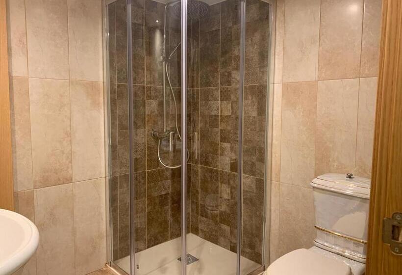 디럭스 4인 룸, Hostal Poeta Machado