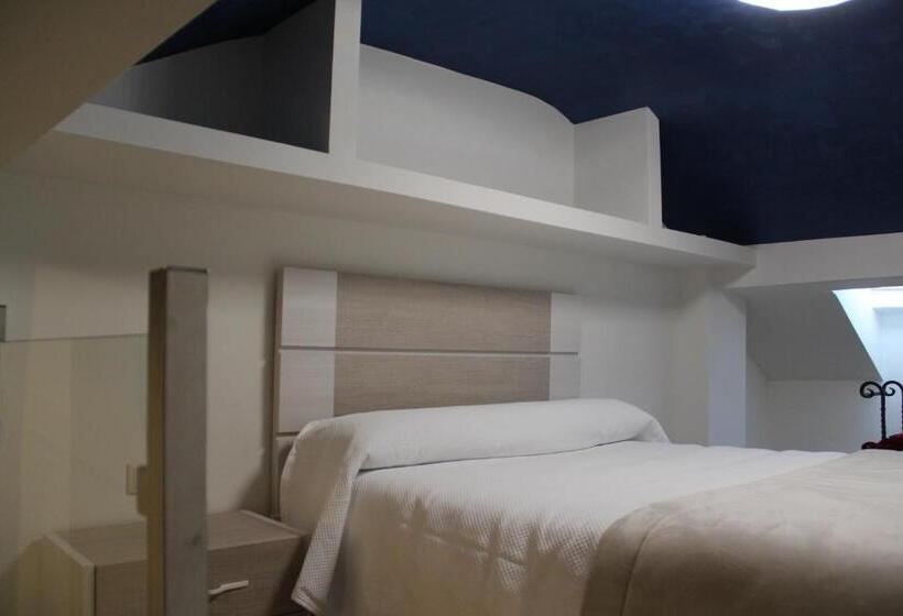 디럭스 4인 룸, Hostal Poeta Machado