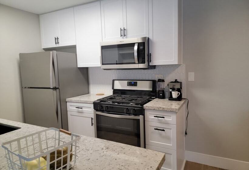 آپارتمان 1 خوابه, Stayspro   Hollywood Homes Minutes To Everything Spacious And Free Parking