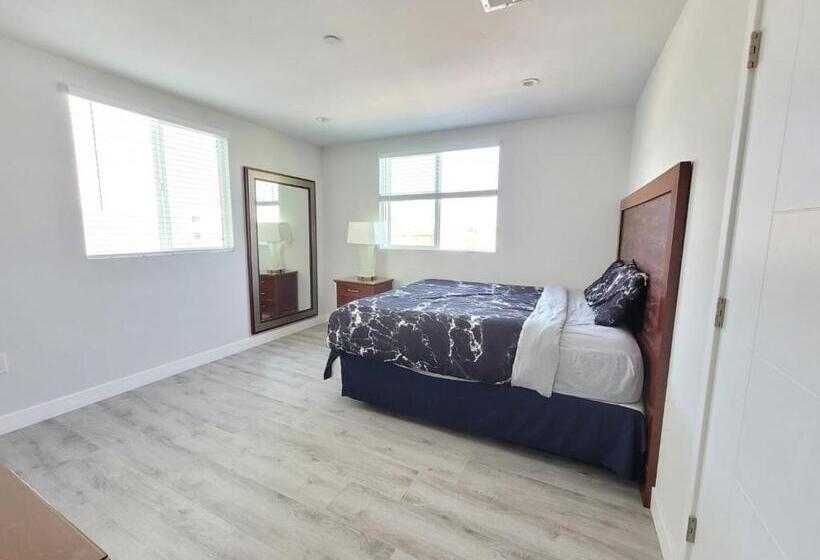 Дом 4 Спальни, Stayspro   Hollywood Homes Minutes To Everything Spacious And Free Parking