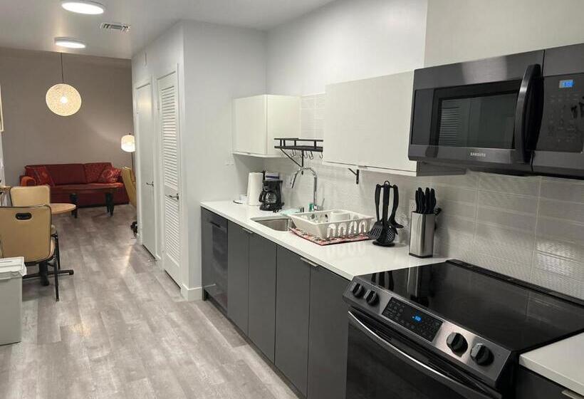Студия Стандарт, Stayspro   Hollywood Homes Minutes To Everything Spacious And Free Parking