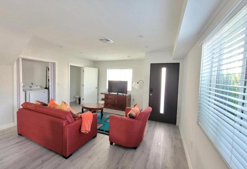 Дом 4 Спальни, Stayspro   Hollywood Homes Minutes To Everything Spacious And Free Parking