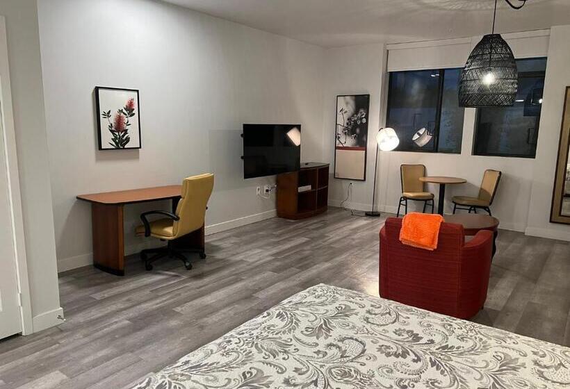 Студия Стандарт, Stayspro   Hollywood Homes Minutes To Everything Spacious And Free Parking