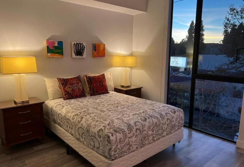 Студия Стандарт, Stayspro   Hollywood Homes Minutes To Everything Spacious And Free Parking