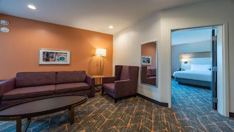 キングサイズベッドのスイートルーム, Courtyard By Marriott Atlanta Dunwoody