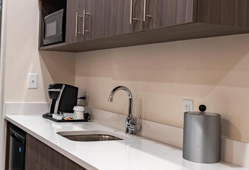 جناح سرير كينج, Spice & Sky Atlanta Perimeter