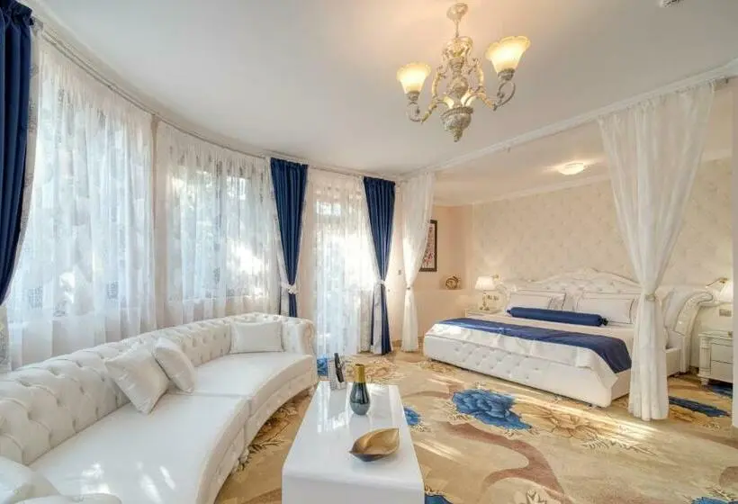 スタンダードスタジオ, Residence Konstantina Palace