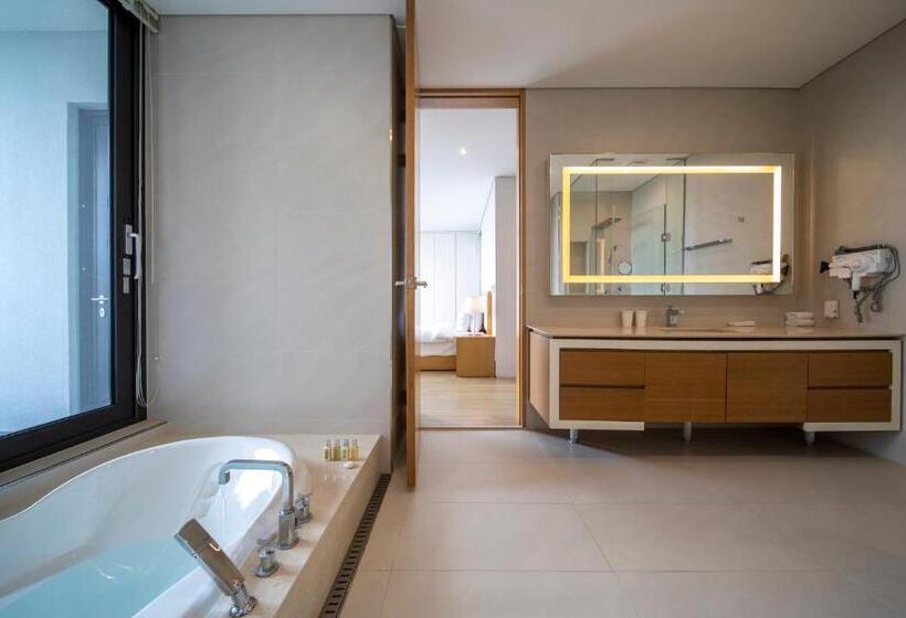 غرفة قياسية مزوَّدة بتراس, Velum Resort