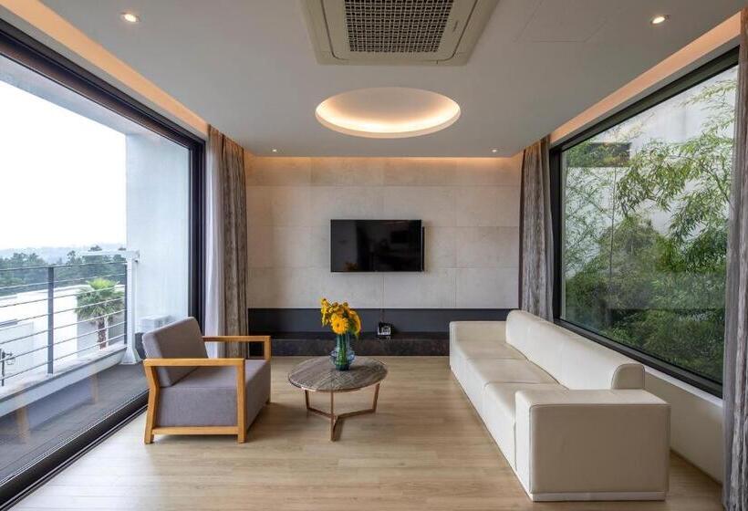 غرفة قياسية مزوَّدة بتراس, Velum Resort