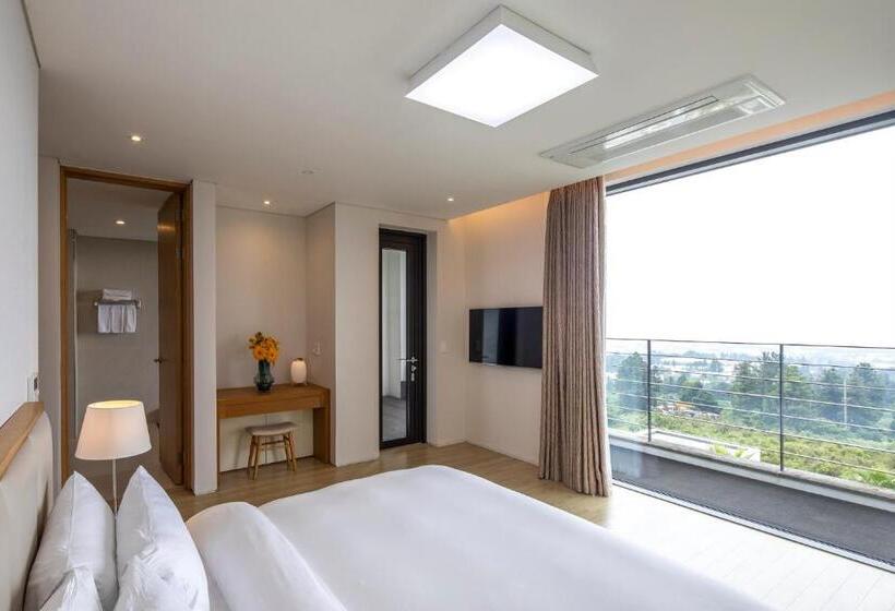 غرفة قياسية مزوَّدة بتراس, Velum Resort