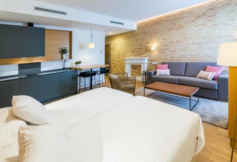 استودیوی سوپریور, Aquitania Home Suites