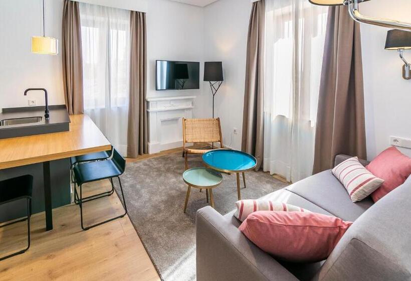 1 Bedroom Penthouse Apartment, Aquitania Home Suites