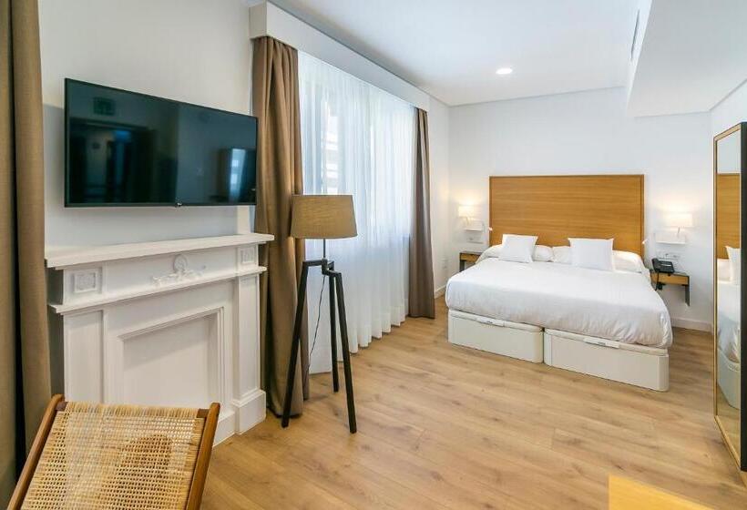 استودیوی سوپریور, Aquitania Home Suites