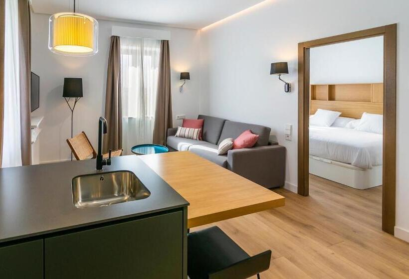 1 Bedroom Penthouse Apartment, Aquitania Home Suites