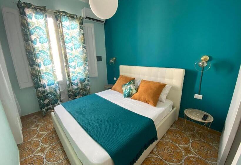 Quarto Deluxe com Sacada, Affittacamere Piazza Mameli