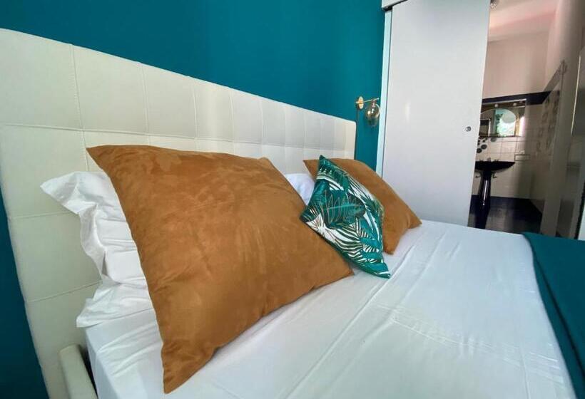 Pokój Trzyosobowy Standard z Balkonem, Affittacamere Piazza Mameli