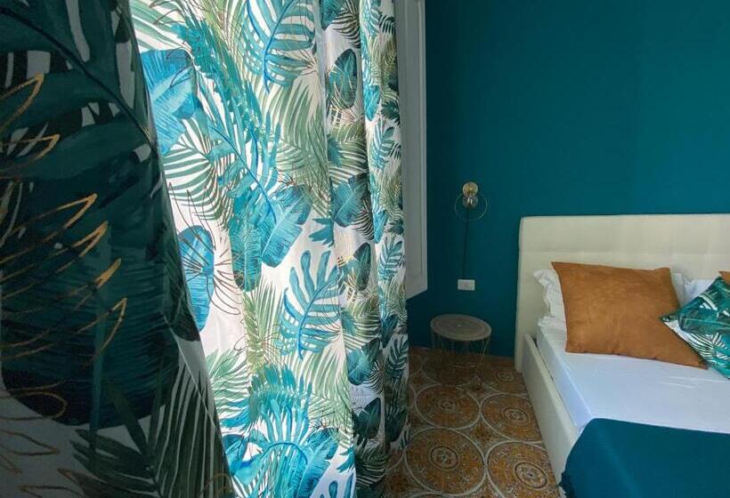 Pokój Trzyosobowy Standard z Balkonem, Affittacamere Piazza Mameli