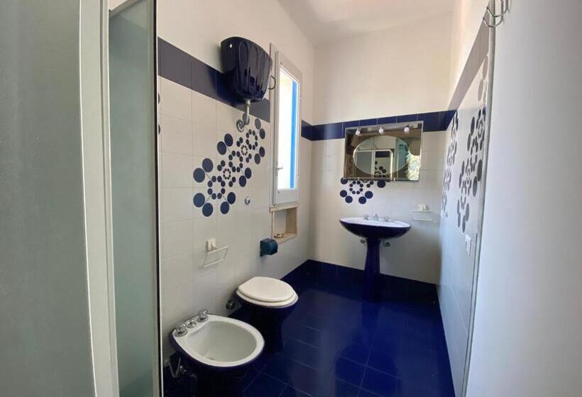 Pokój Trzyosobowy Standard z Balkonem, Affittacamere Piazza Mameli