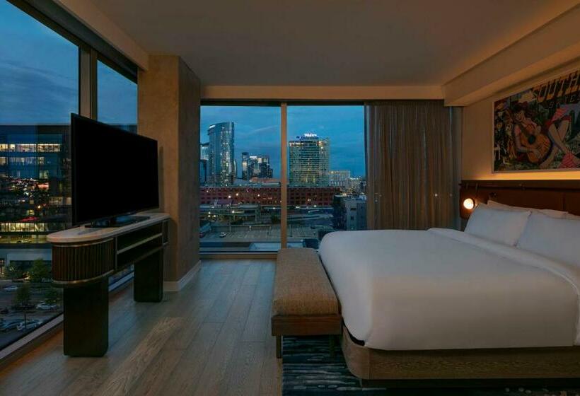 מיטת קינג בסוויטה, W Nashville