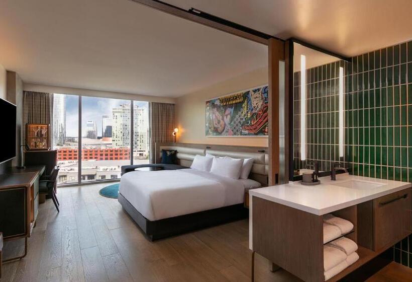 חדר סטנדרט עם מיטת קינג, W Nashville