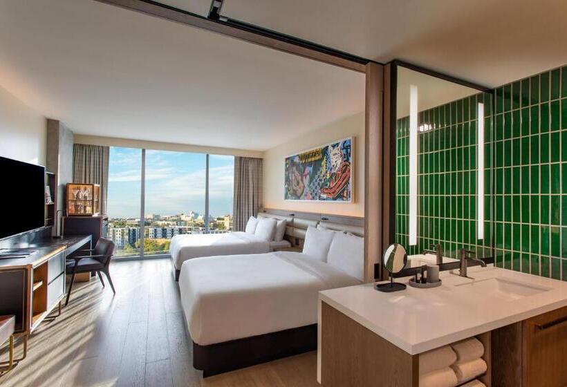 חדר סטנדרט עם מיטת קווין, W Nashville