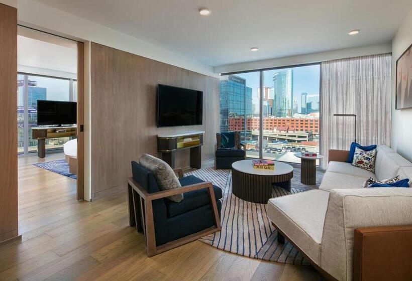 מיטת קינג בסוויטה, W Nashville