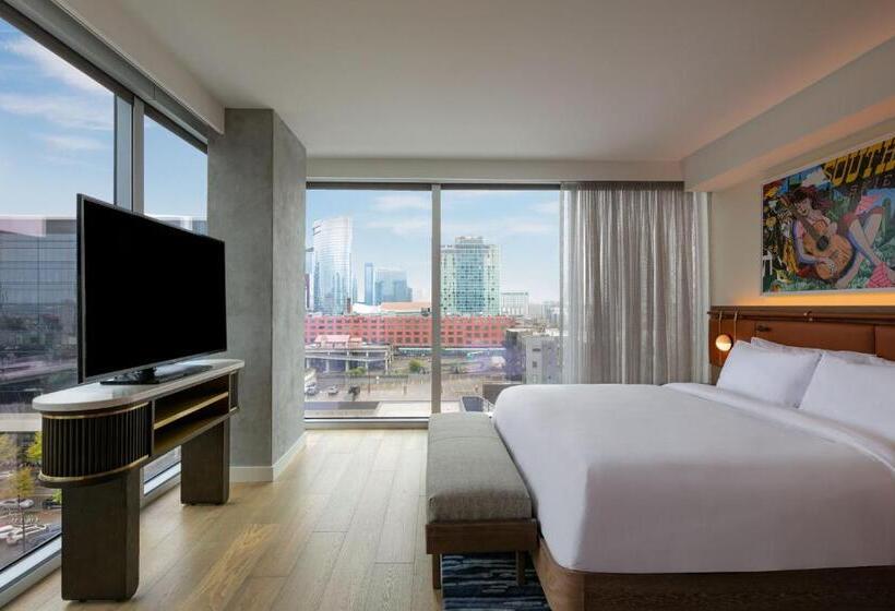 מיטת קינג בסוויטה, W Nashville