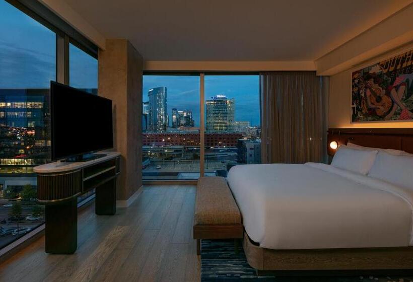 מיטת קינג בסוויטה, W Nashville