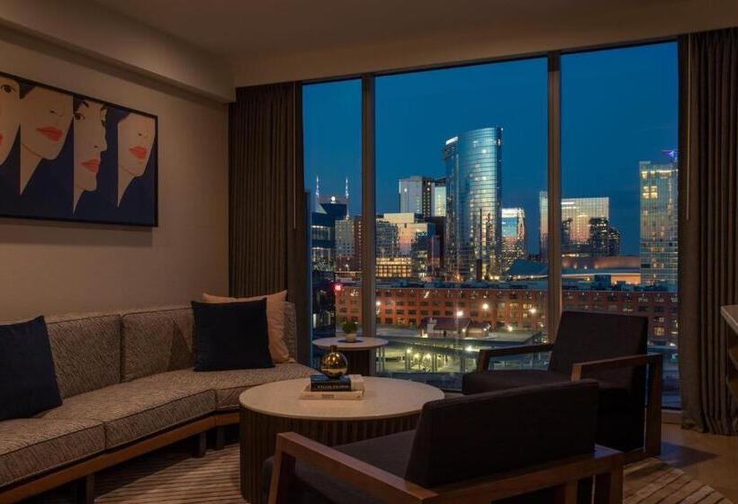 מיטת קינג בסוויטה, W Nashville